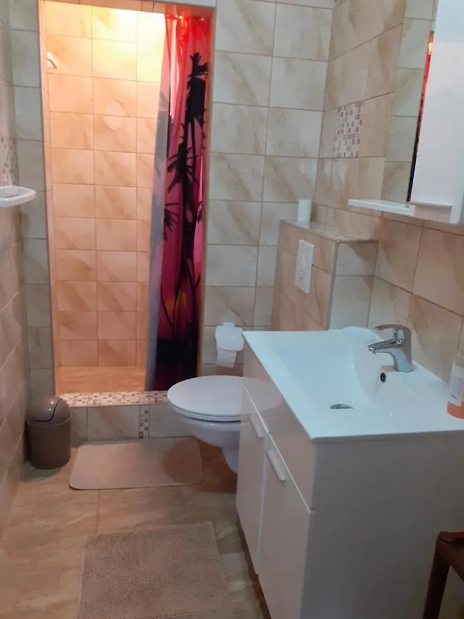 Iva Apartments سيلو