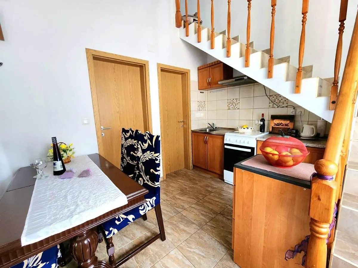 Iva Apartments سيلو